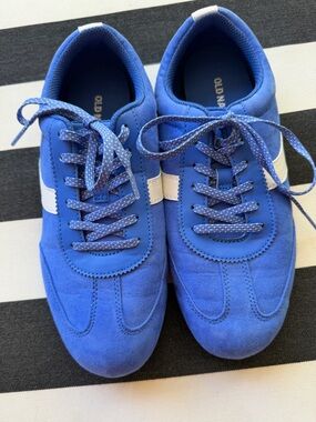 Women’s Size 8 Suede Lace-Up Sneakers in Royal Blue with White Side Stripe